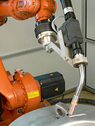 Con la limpieza óptima en las antorchas de soldadura influye mucho en la productividad de los procesos roboticos de soldadura